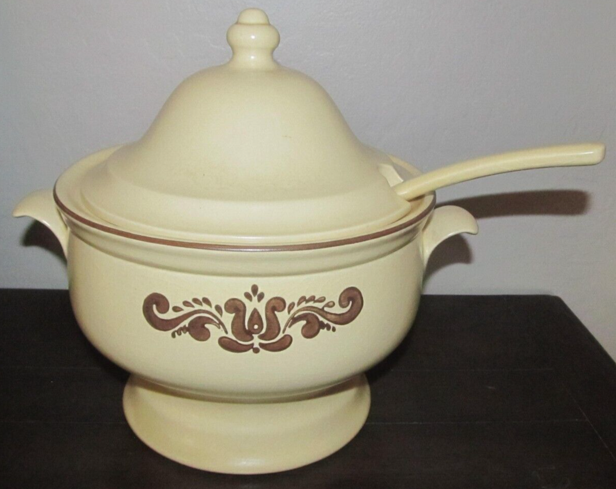 Pfaltzgraff Village Soup Tureen With Lid And Ladle Bowl Brown 6-160