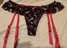 Seven til midnight garter size L thong w/lipstick & kisses ruffles pull on 