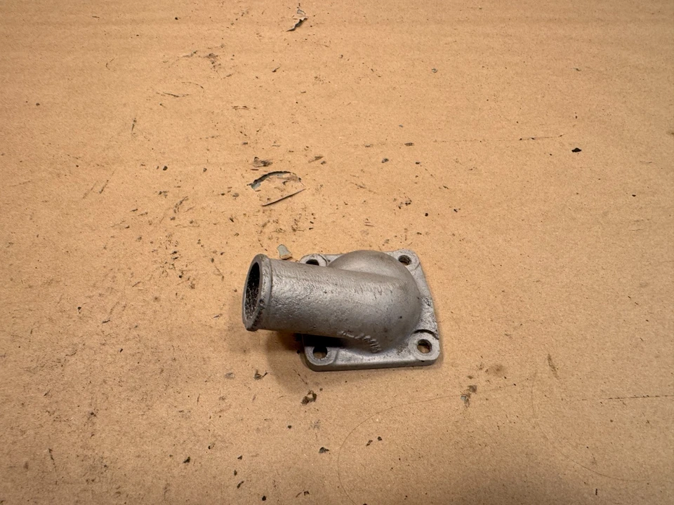 Jaguar XJS 5.3L V12 RH Thermostat Housing Cover OEM PN C42606 - Image 3 of 4