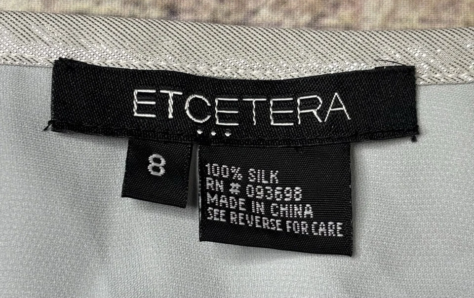 Blusa feminina Etcetera vintage tamanho 8 seda cetim acabamento cravejado leve azul celeste - Imagem 2 de 4