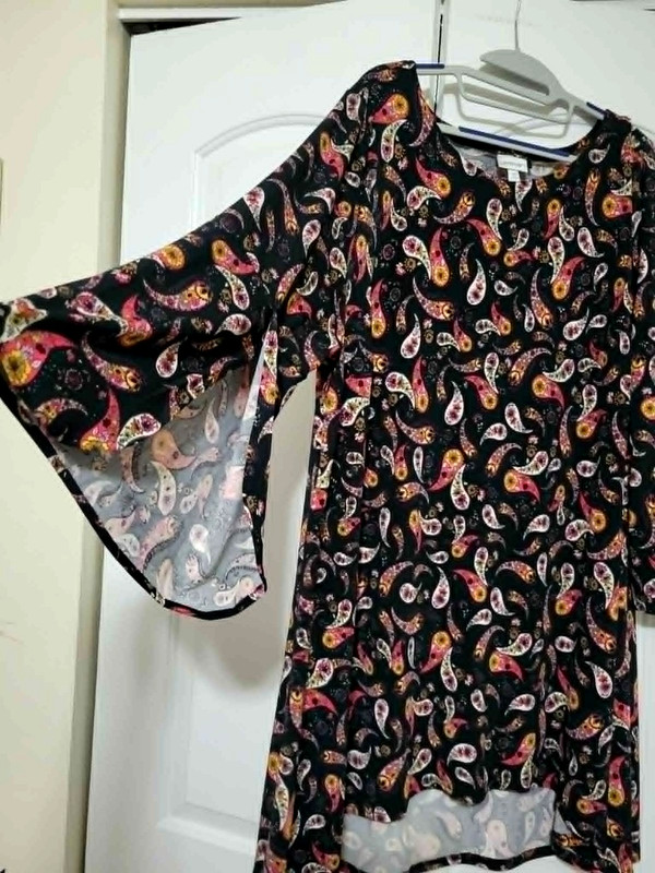 Avenue Black Paisley Pattern Tunic Shirt Top Flare Sleeve 22/24