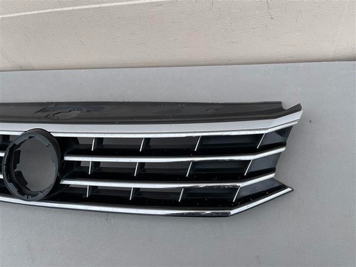 16 17 18 VOLKSWAGEN PASSAT GRILLE OEM - Picture 4 of 11
