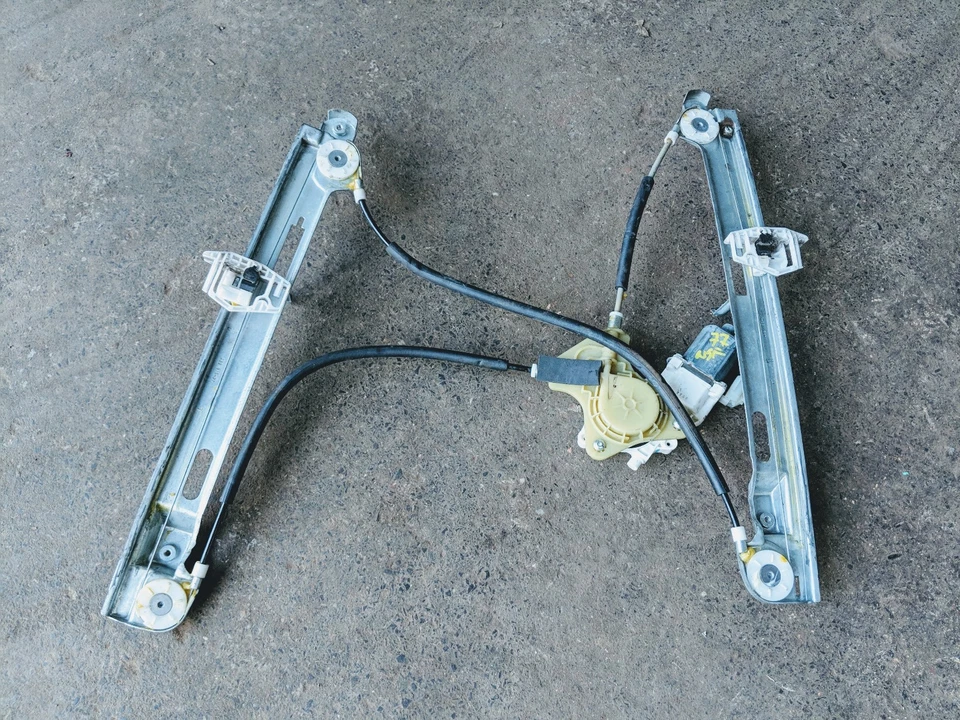 JEEP PATRIOT 2008 N/S/F PASSENGER SIDE FRONT WINDOW MOTOR 05291799AA - Image 2 of 2