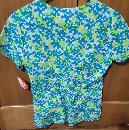 NWT - WHITE CROSS BRAND SCRUB TOP W/BLUE & LIME GREEN PUZZLE PRINT IN SZ - XS - Picture 5 of 5