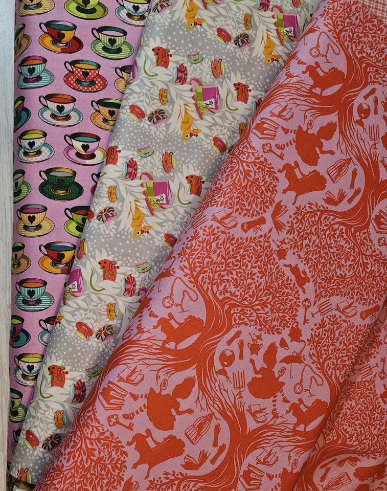 Тульская розовая ткань Curiouser Down the Rabbit PWTP166 квилтеры хлопок 1 3/8 ярда - Изображение 4 из 4