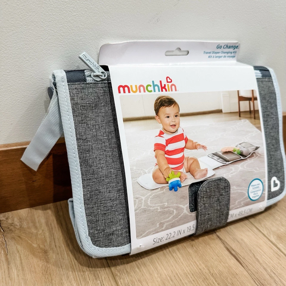 Kit de cambio de pañales de viaje Munchkin Go Change, gris con forro azul, NUEVO Foto 2 de 3
