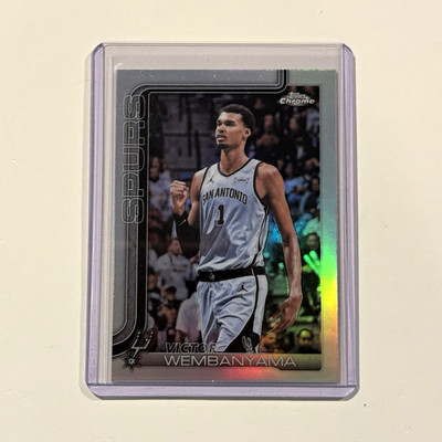 Topps Chrome 2025-26 Victor Wembanyama Refractor #22 Spurs Basketball