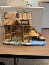 VTG 1998 LEFTON Lighted Colonial Village Fishing Lodge Christmas Building #11534