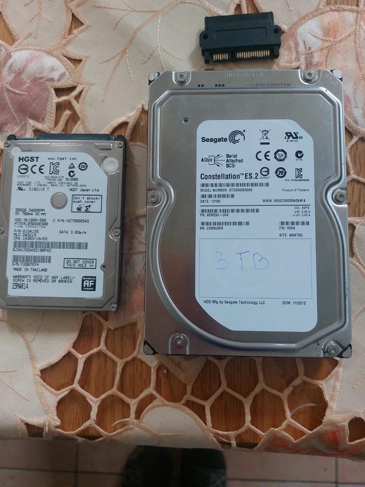 Seagate SAS Festplatte 3 TB 3.5 und 500 GB Festplatte 2 .5 Zoll