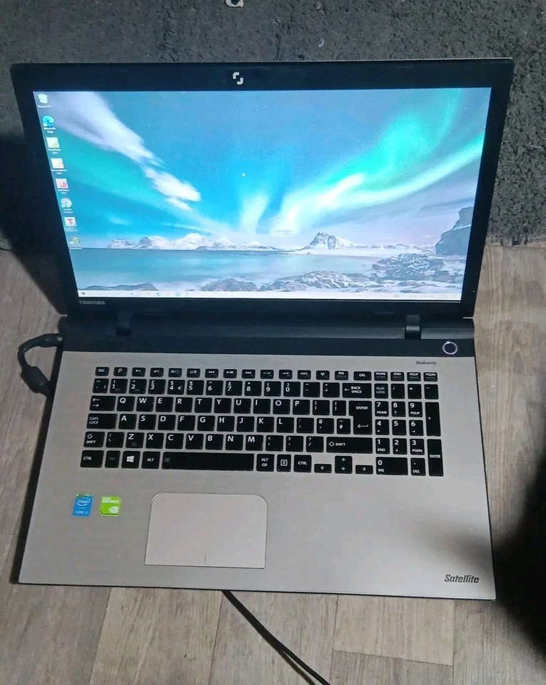 Toshiba Gaming Laptop L70C i5 5th Gen, 8gb,240gb SSD, 17.3", Read Description - Image 3 of 4