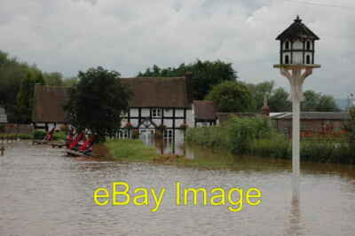 #ad Photo 6x4 A flooded Rose and Crown at Severn Stoke It#x27;s not unusual for t c2007 GBP 2.00