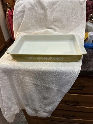 Vintage Pyrex Spring Blossom Green Lasagna Pan Baking Dish #933 “Crazy Daisy”