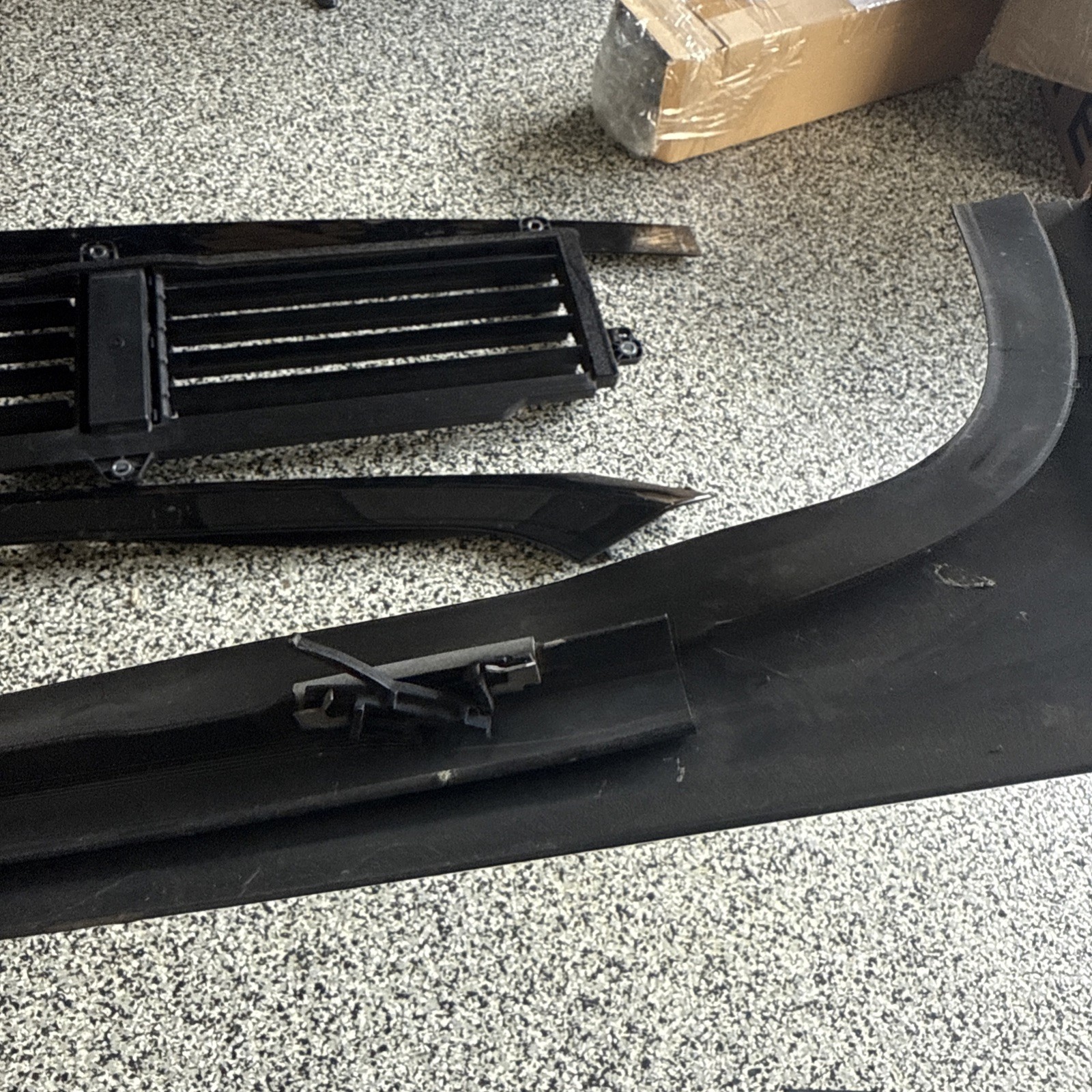 10-14 OEM Rolls Royce Ghost RR4 Front Right Passenger  Window Molding 7226086