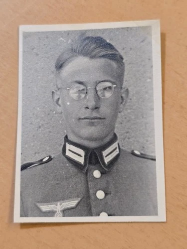 WEHRMACHT SOLDIER w GLASSES POSES IN UNIFORM WW2 German Military Wartime photo