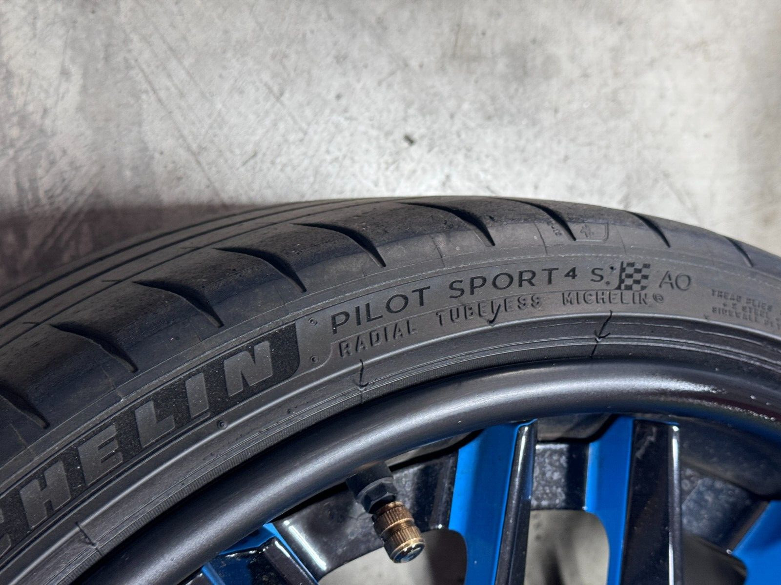 FORGIATO 20 & 21-Inch Two-Tone High Gloss Black/ Blue Audi R8 V10 Wheels