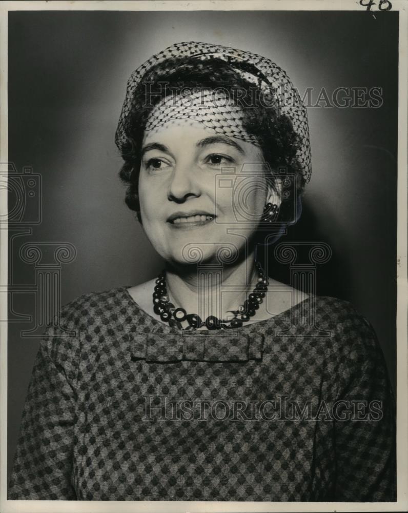 1962 Press Photo President, High School Scholarship Association Mrs Henry Bergey