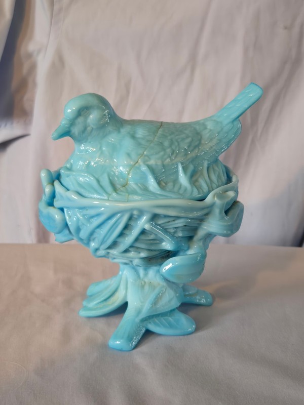 Westmoreland  Figurine blue ROBIN Pedestal nest Covered Dish Blue Slag Glass