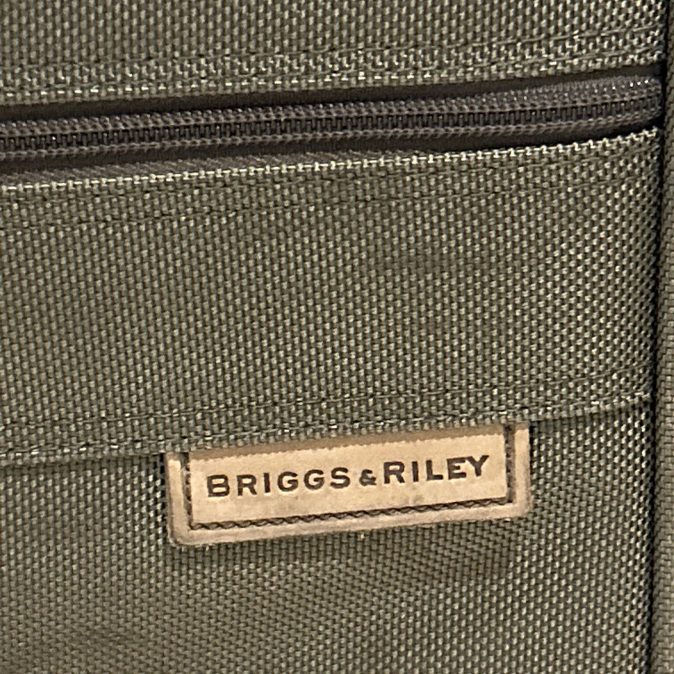 Briggs & Riley U21NX расширяемый 21» ручная кладь вертикальный, 2 колеса, оливковый зеленый - Изображение 3 из 4