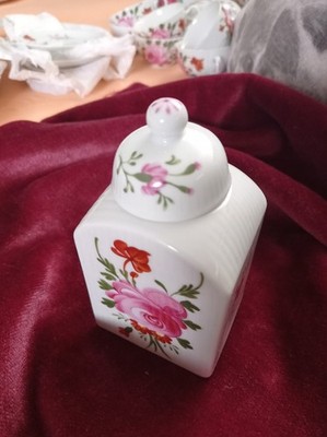 WARNECKE '' OSTFRIESISCHE ROSE ''  TEEDOSE fein handgemalt - vieles noch vorhanden