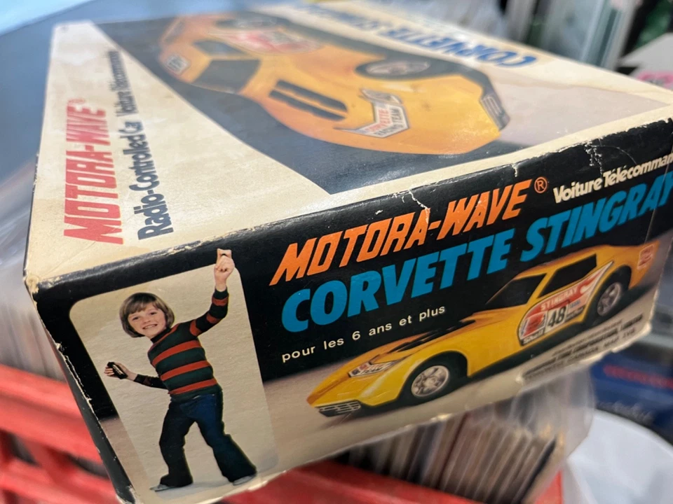 Motora Wave Radio-Controlled Corvette Stingray 1:26 Scale Radio Shack Waco Taiyo - Image 2 of 4