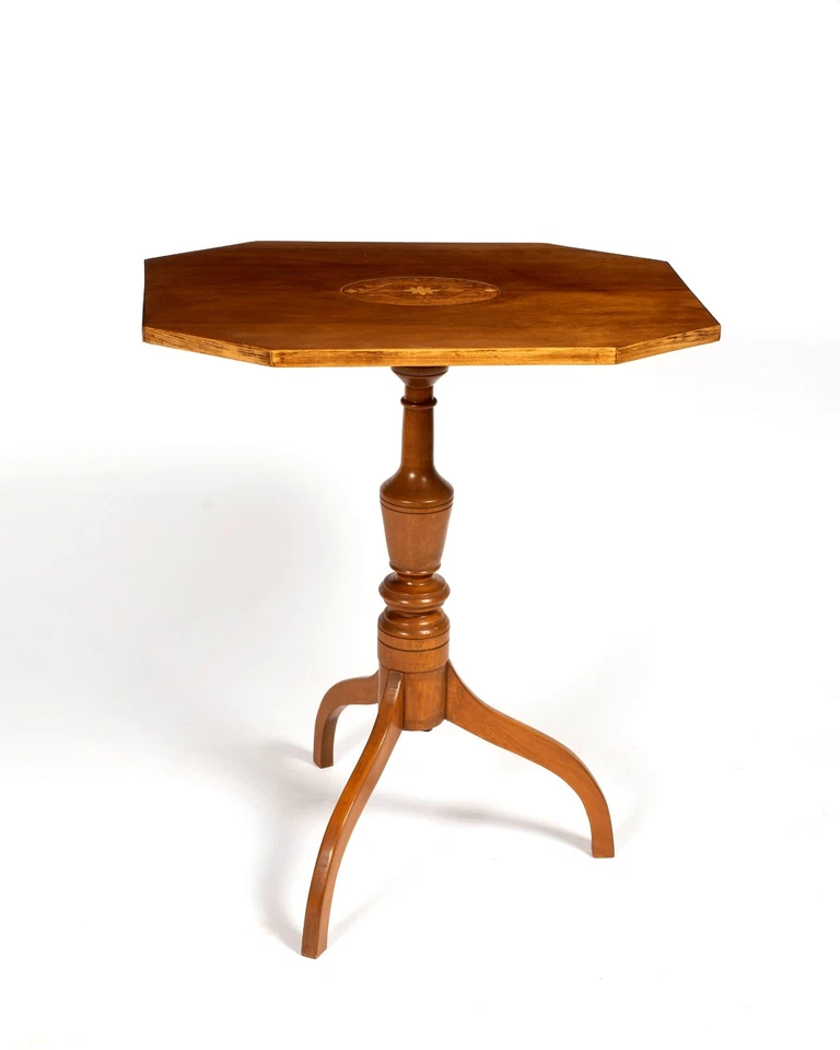 Mesa superior inclinable con incrustaciones, New Hampshire Estate Foto 2 de 4