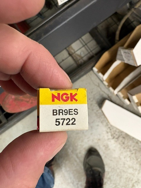 NGK - 2611 - Spark Plugs, B9ES
