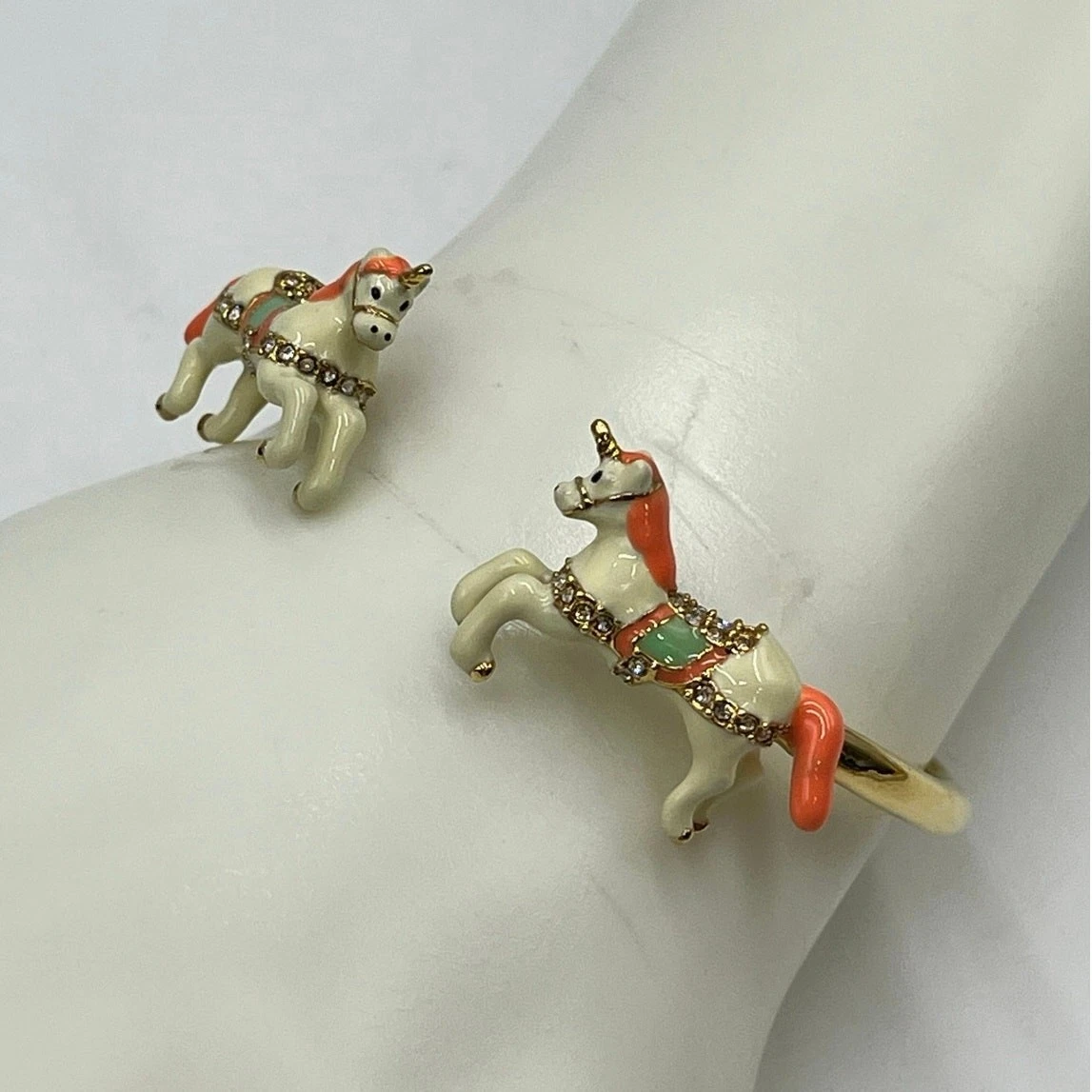 Bracciale aperto Kate Spade giostra cavallo carnevale notti unicorno oro rosa