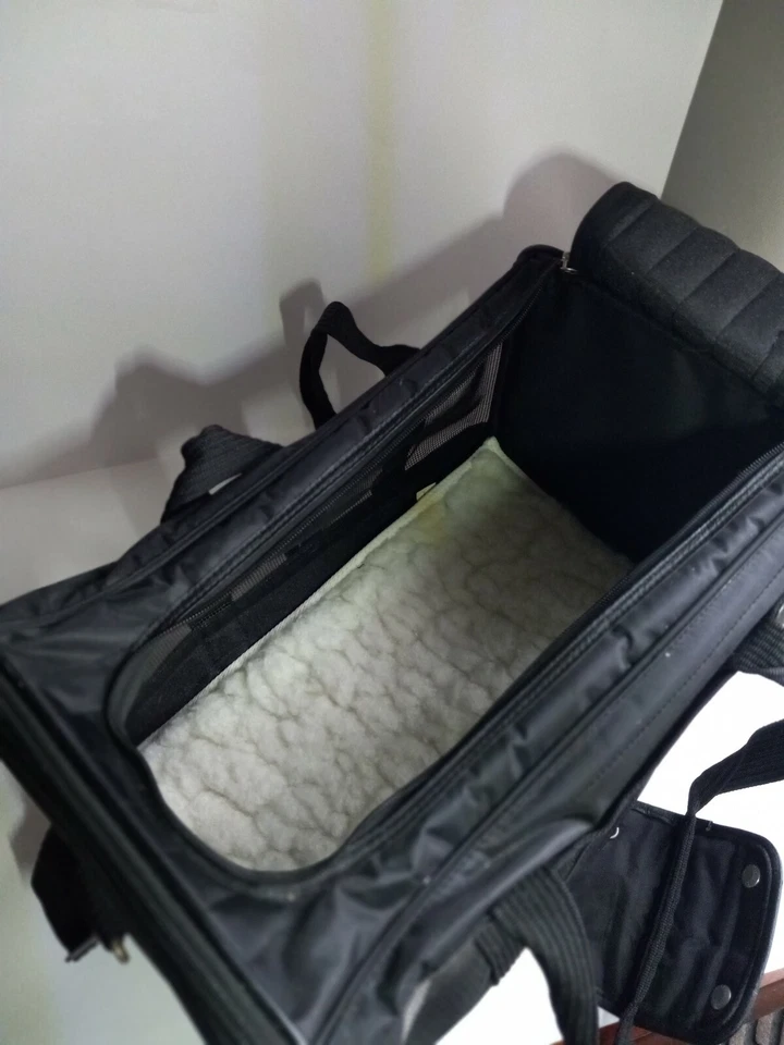 Porta mascotas, portadores de lados suaves para gatos y perros pequeños, cama acolchada de lana Foto 2 de 3