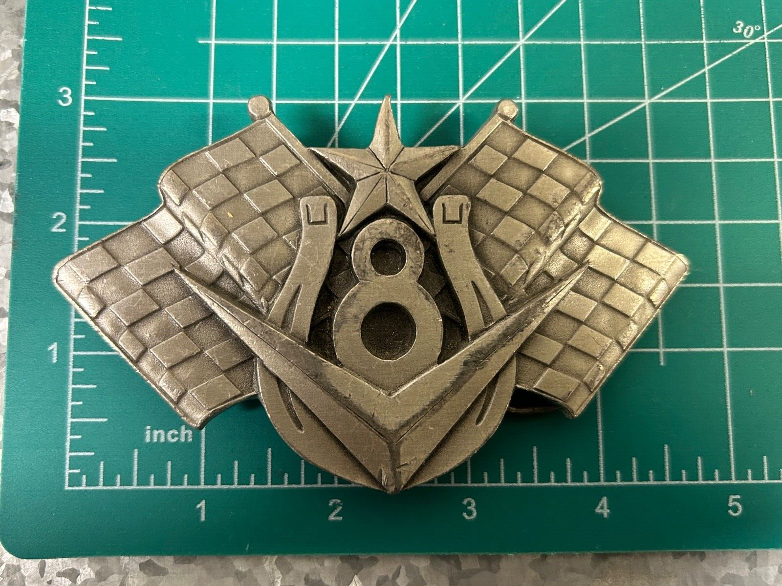 HORSESHOE 8 BALL AND CHECKERED FLAGS NOVELTY BELT BUCKLE PEWTER NEW