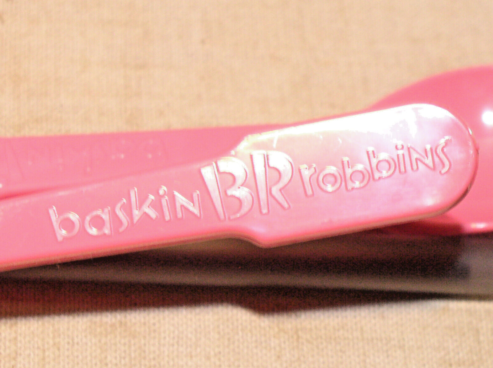 7 NEW BASKIN ROBBINS EMBOSSED ICE CREAM SUNDAE SUNDAY 5 INCH PINK