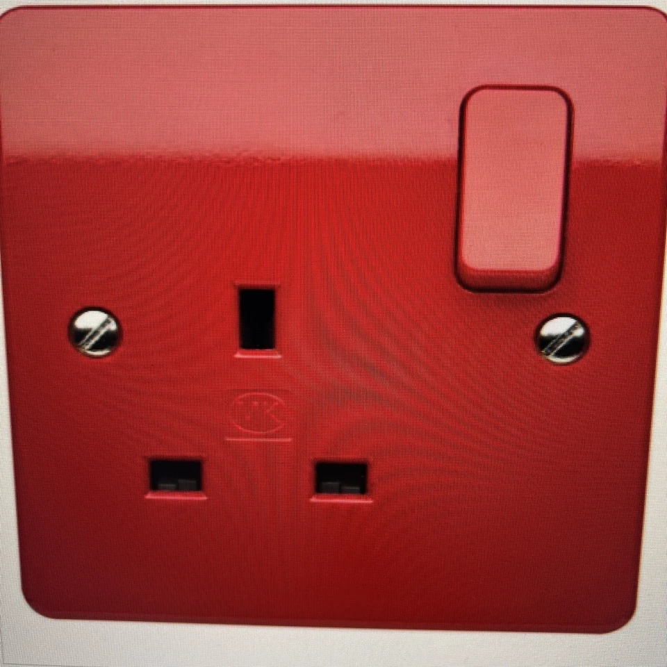 MK K2757D1 RED 1 GANG SOCKET 13A DOUBLE POLE SWITCH SINGLE SOCKET OUTLETS [NEW]