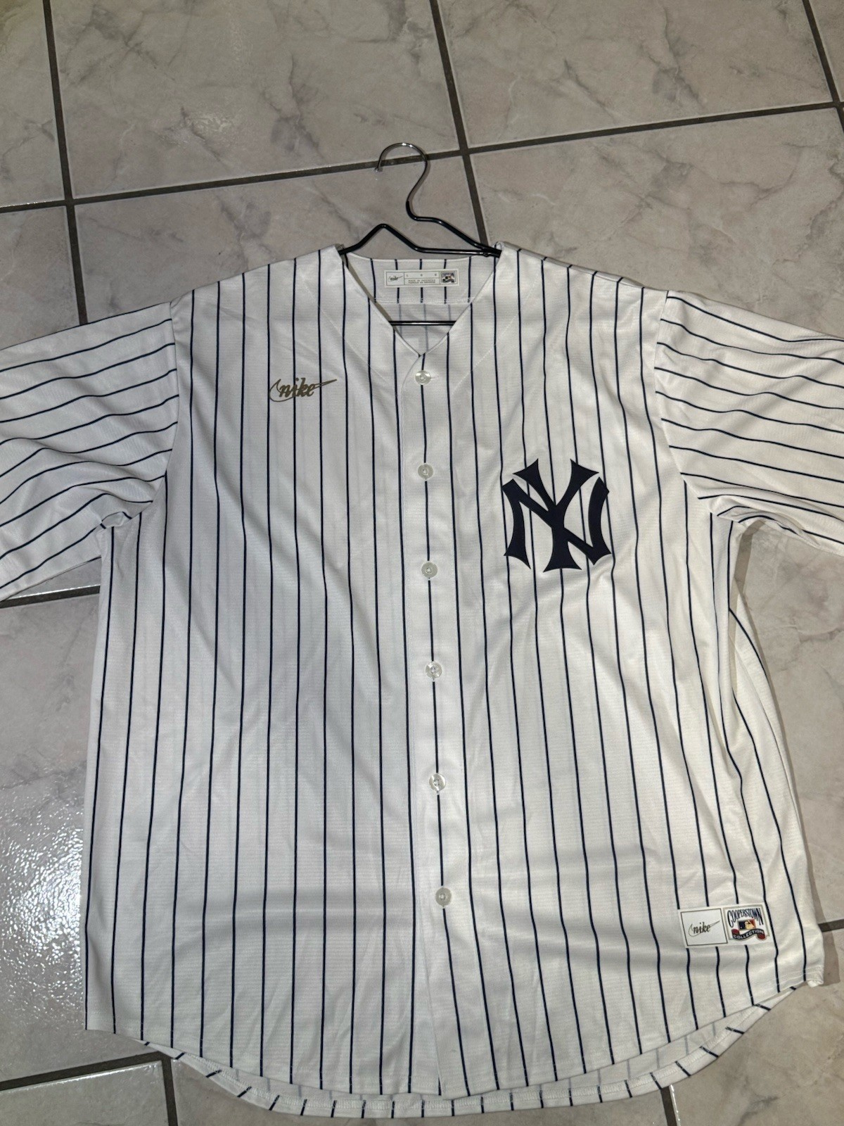 Nike Babe Ruth New York Yankees Cooperstown Collection Jersey L White Pinstripe