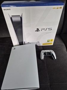 Sony PlayStation 5 mit Laufwerk und Controller