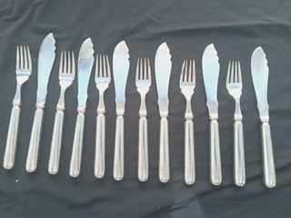 Antikes Fischbesteck 6 Personen 2 Punzen Material unbekannt schwer
