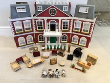 Sylvanian Families Red Regency Hotel Light Up Bundle Figures & Accessories