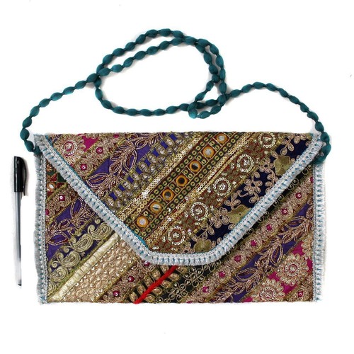 Pochette brodée de ruban fait main : sac à main de mariage floral vintage