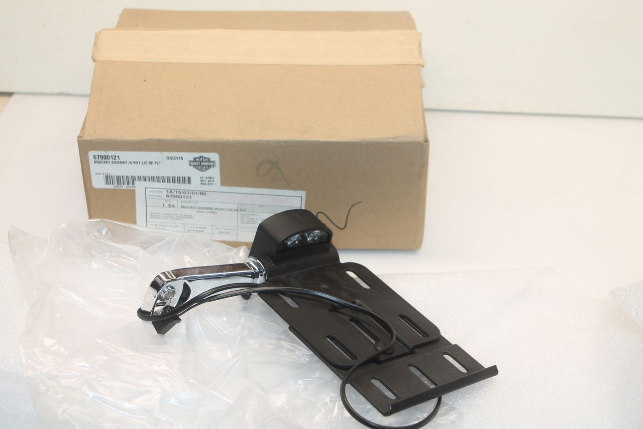 Support de plaque latéral chromé pour Harley Davidson Dyna réf 67900121