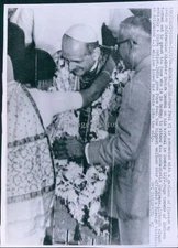 1964 Indira Gandhi Pope Paul Vi Bombay Crowd Boy Vintage Wirephoto 6X8