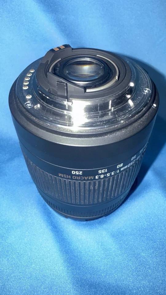 Sigma 18-250mm F3.5-6.3 DC Macro OS HSM Pentax Compatible - Image 4 of 4