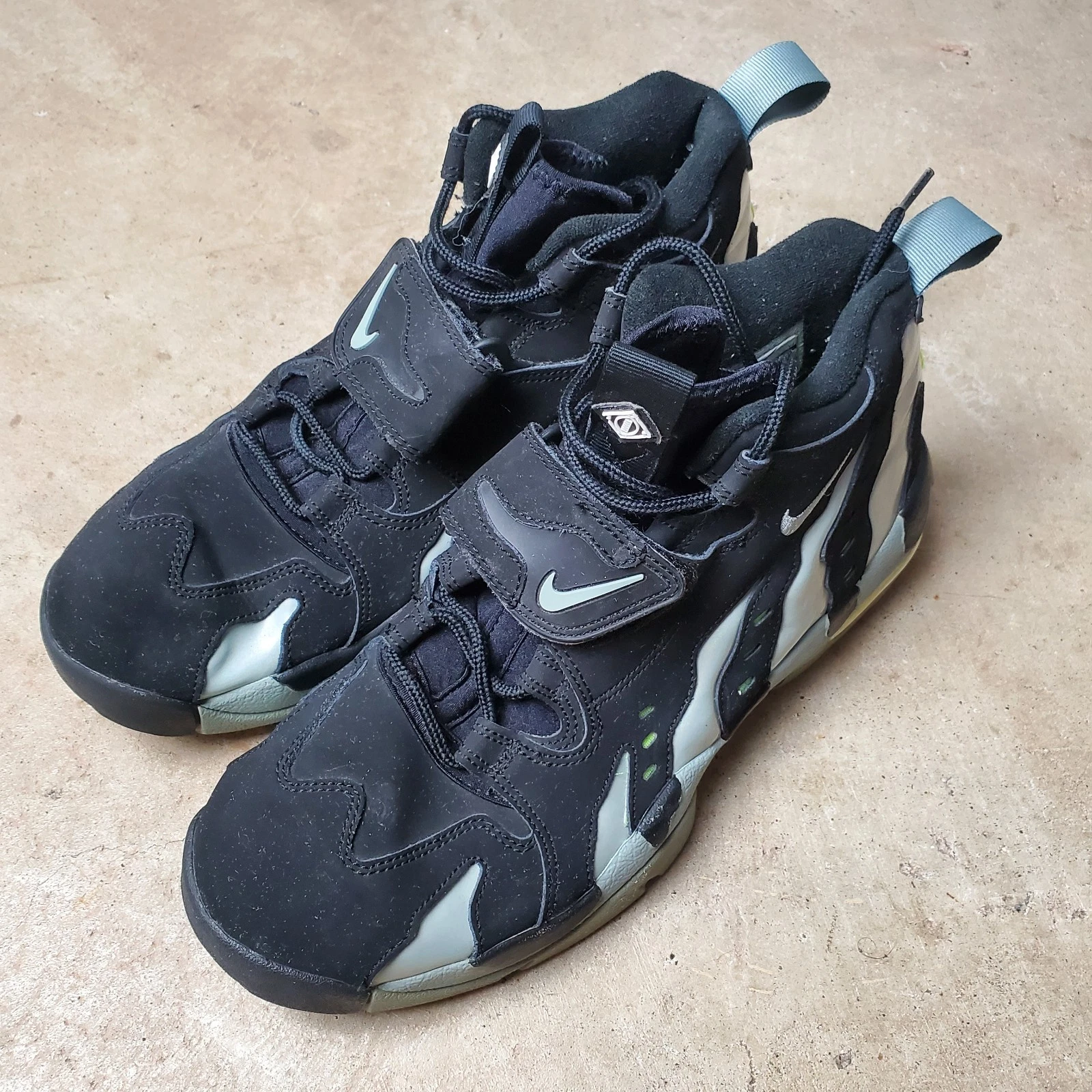 Nike Air DT Max 96 Deion Sanders Shoes Mens 10.5 Black Mica Green 316408-004