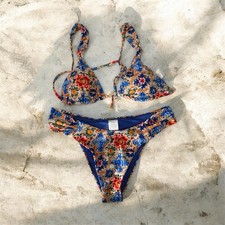 Stylish floral print bikini set.
