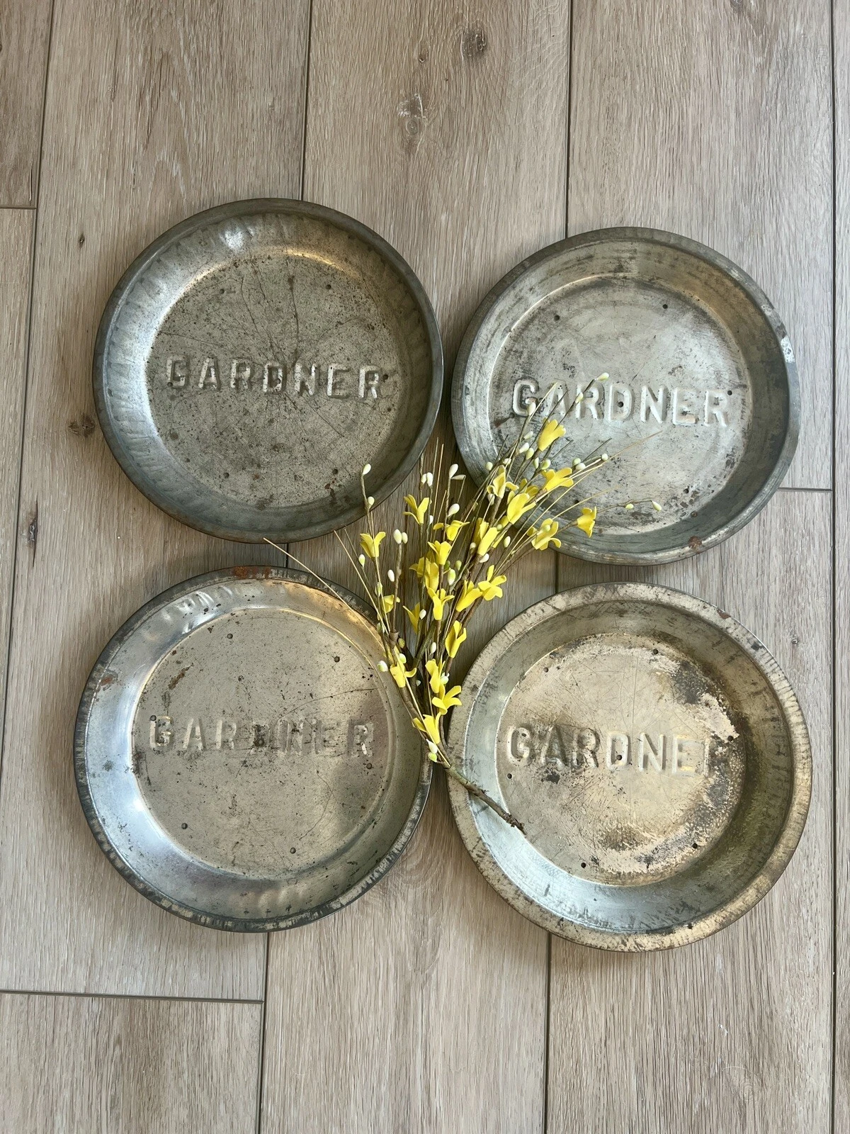Vintage Gardner Vented Pie Pan Baking Dish Set of 4