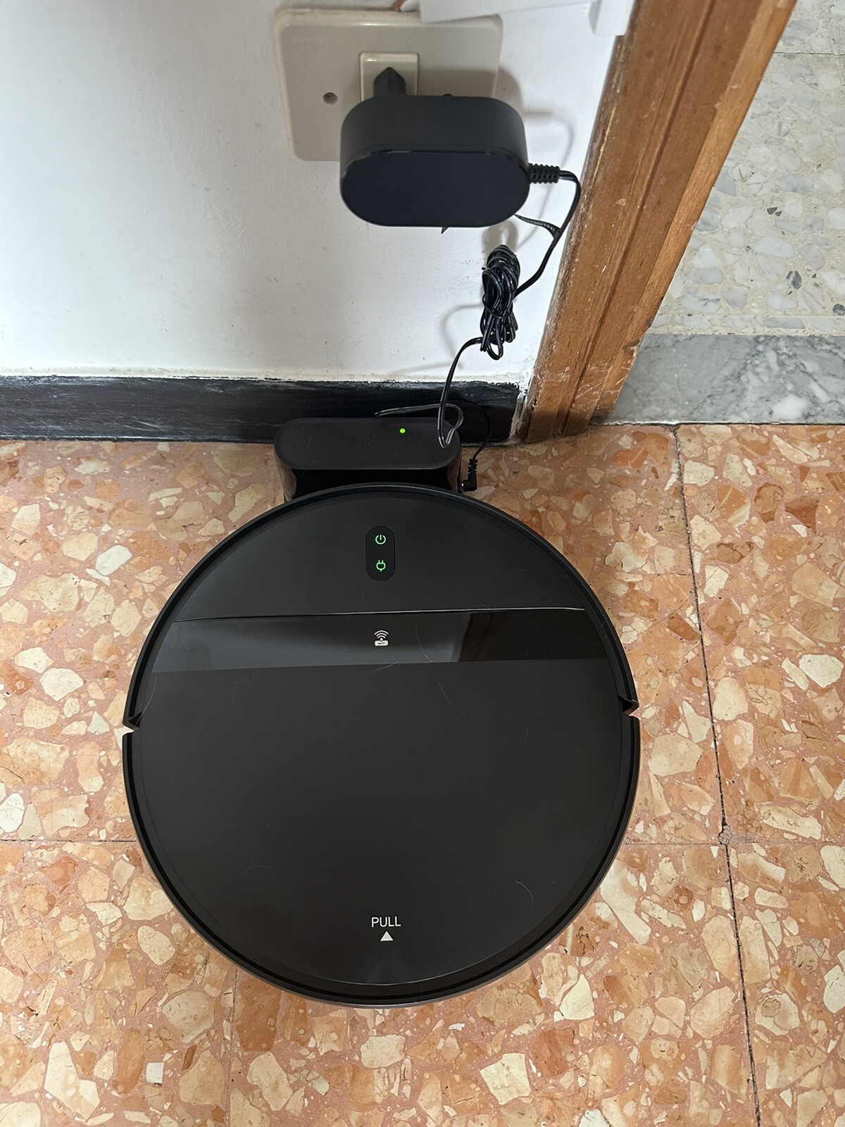 NEDIS WIFIVCR001CBK 0,2L Robot Aspirapolvere - Nero