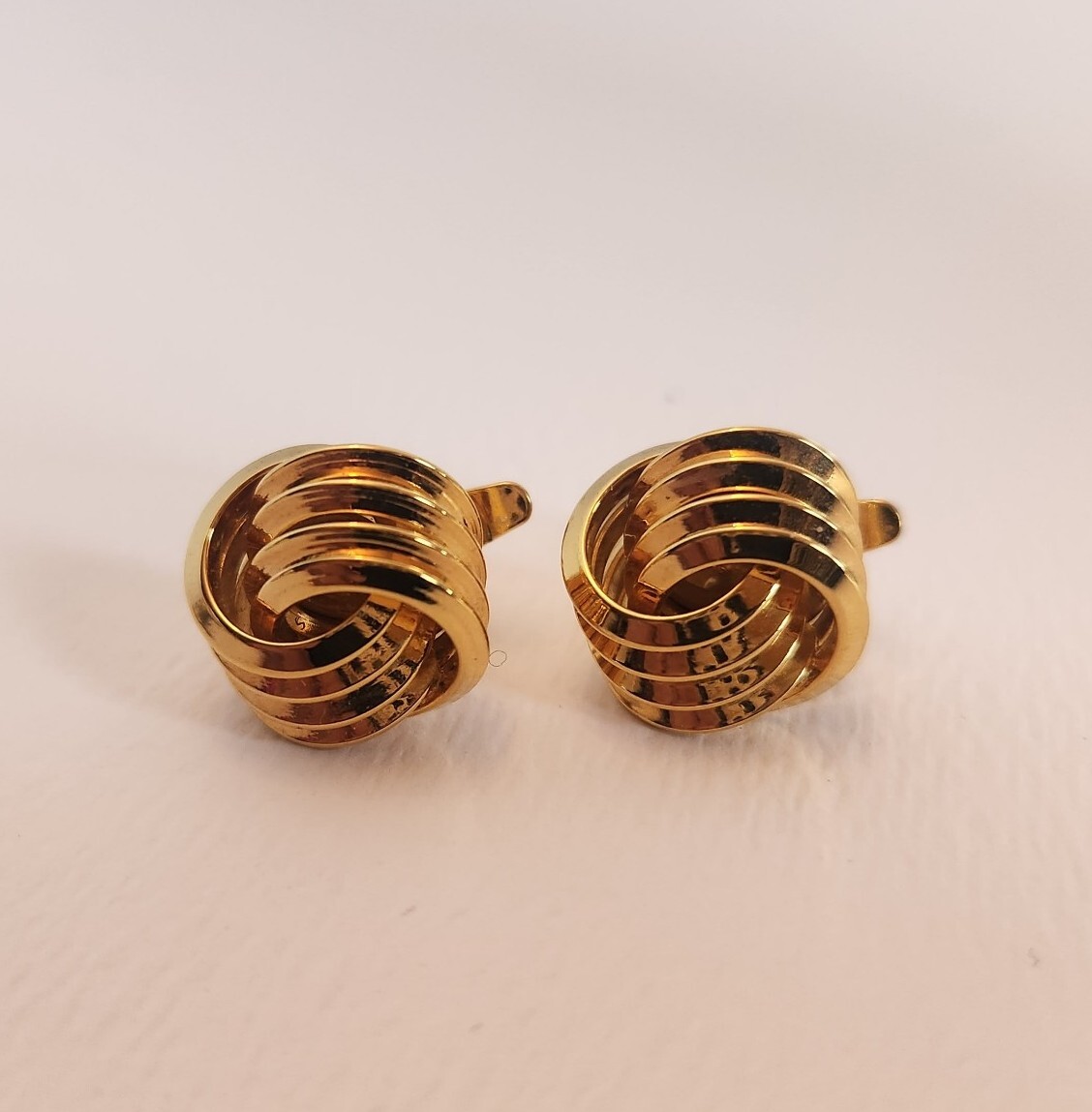 VINTAGE Trifari Gold Tone Love Infinity Knot Stud Clip on Earrings Signed