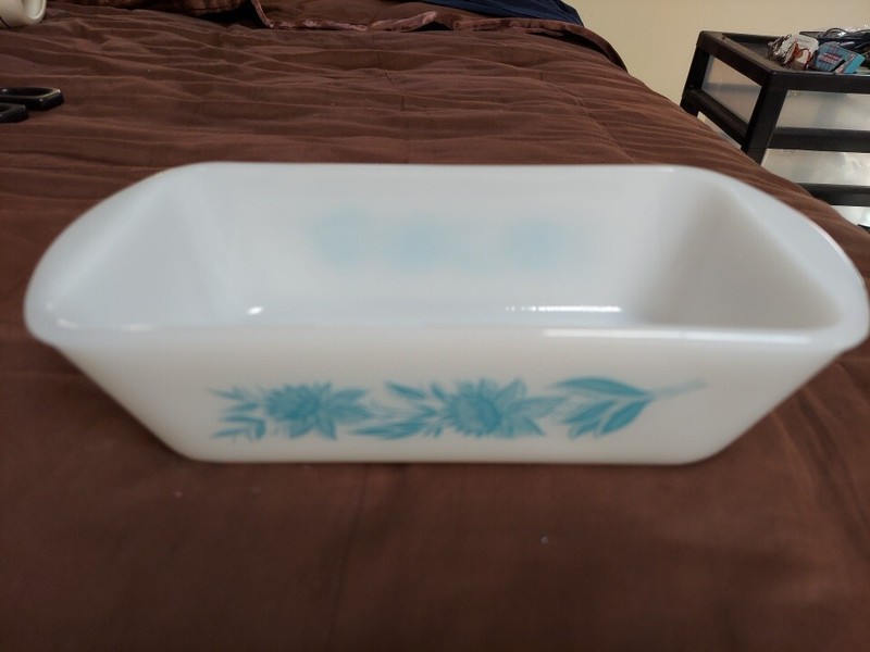 Glassbake PAN WHITE Milkglass WITH Turquoise FLOWERS J-522