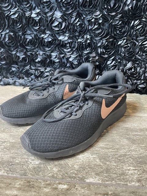 nike tanjun womens black and bronze