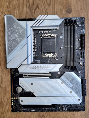 MSI MPG Z790 EDGE WiFi LGA 1700 ATX Intel Mainboard (Defekt wegen Kratzer)