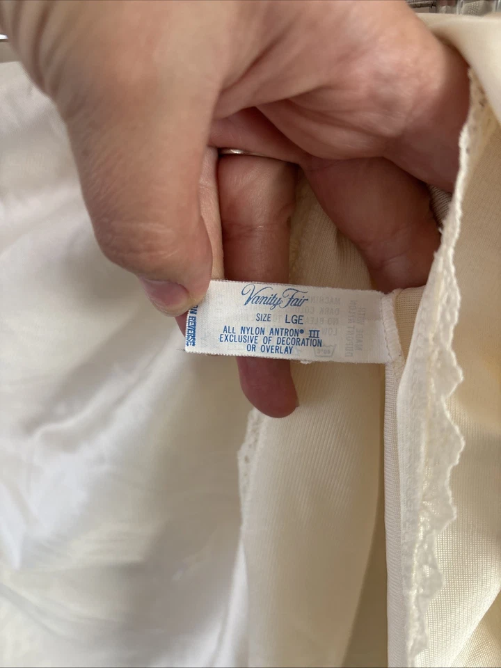 Винтажная нейлоновая юбка-слип Vanity Fair L кружевная отделка эластичная талия белье - Изображение 4 из 4