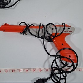 2 Original 1985 Nintendo NES Zapper Duck Hunt Gun NES-005 Orange & Gray