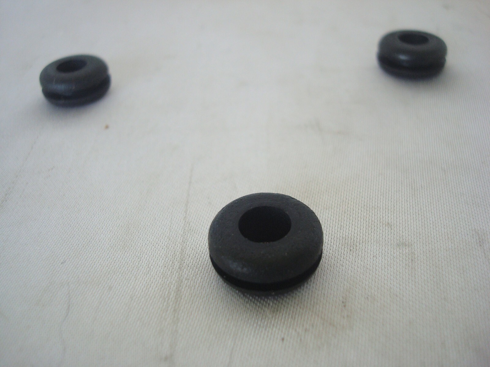 3 JAGUAR XJS 93 94 95 96 ELECTRIC AUXILIARY COOLING FAN MOTOR GROMMETS